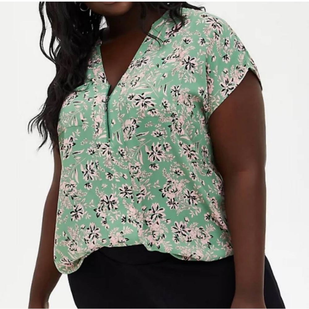 Torrid Georgette Size 3, zip front